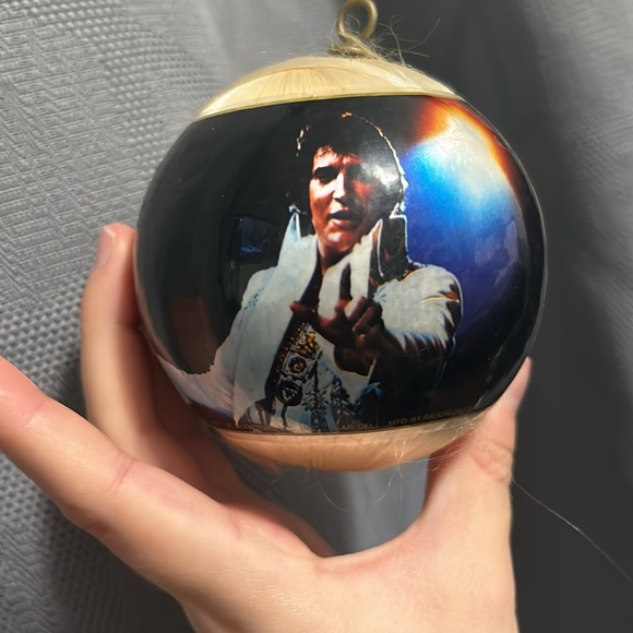 ELVIS PRESLEY MEMORABILIA - Picture 8 of 9